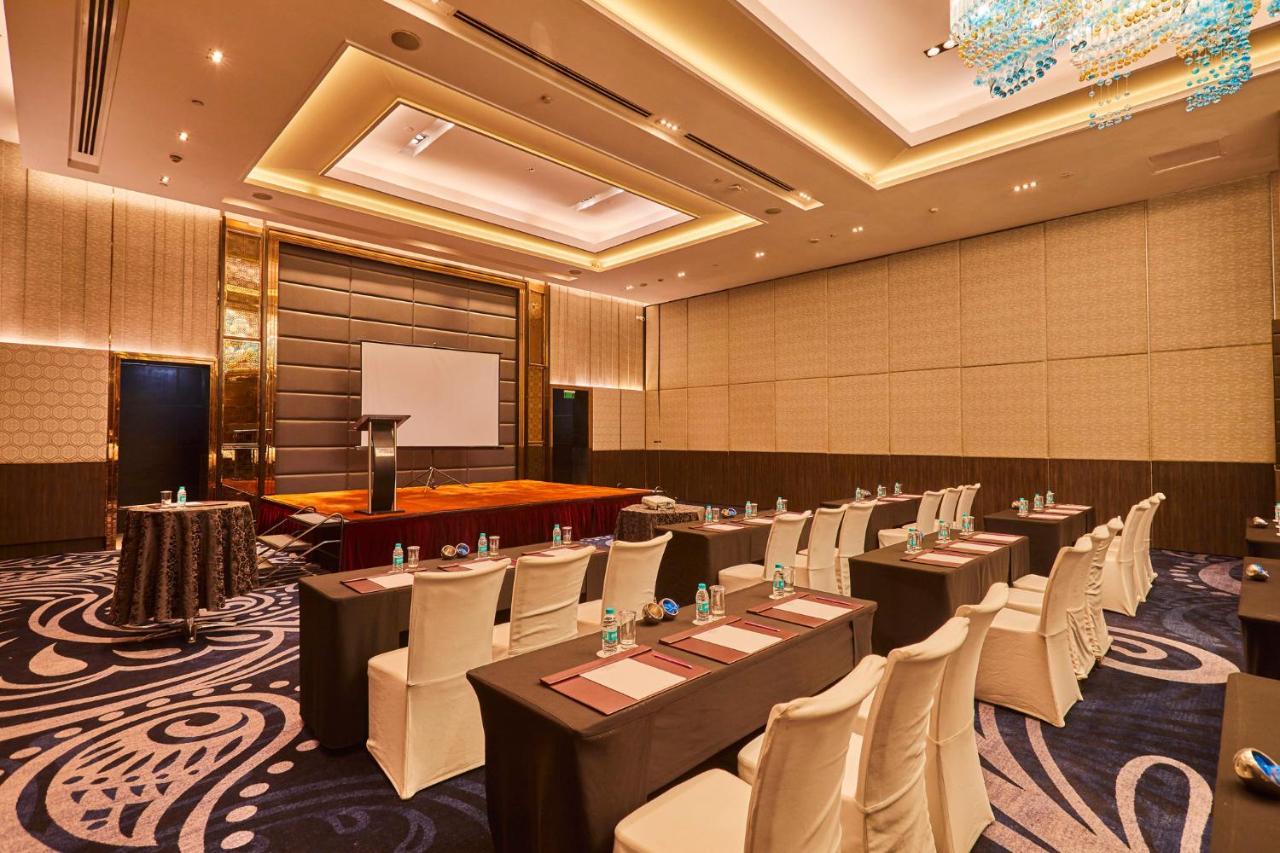 Hotel Crowne Plaza New Delhi Rohini By Ihg Exterior foto