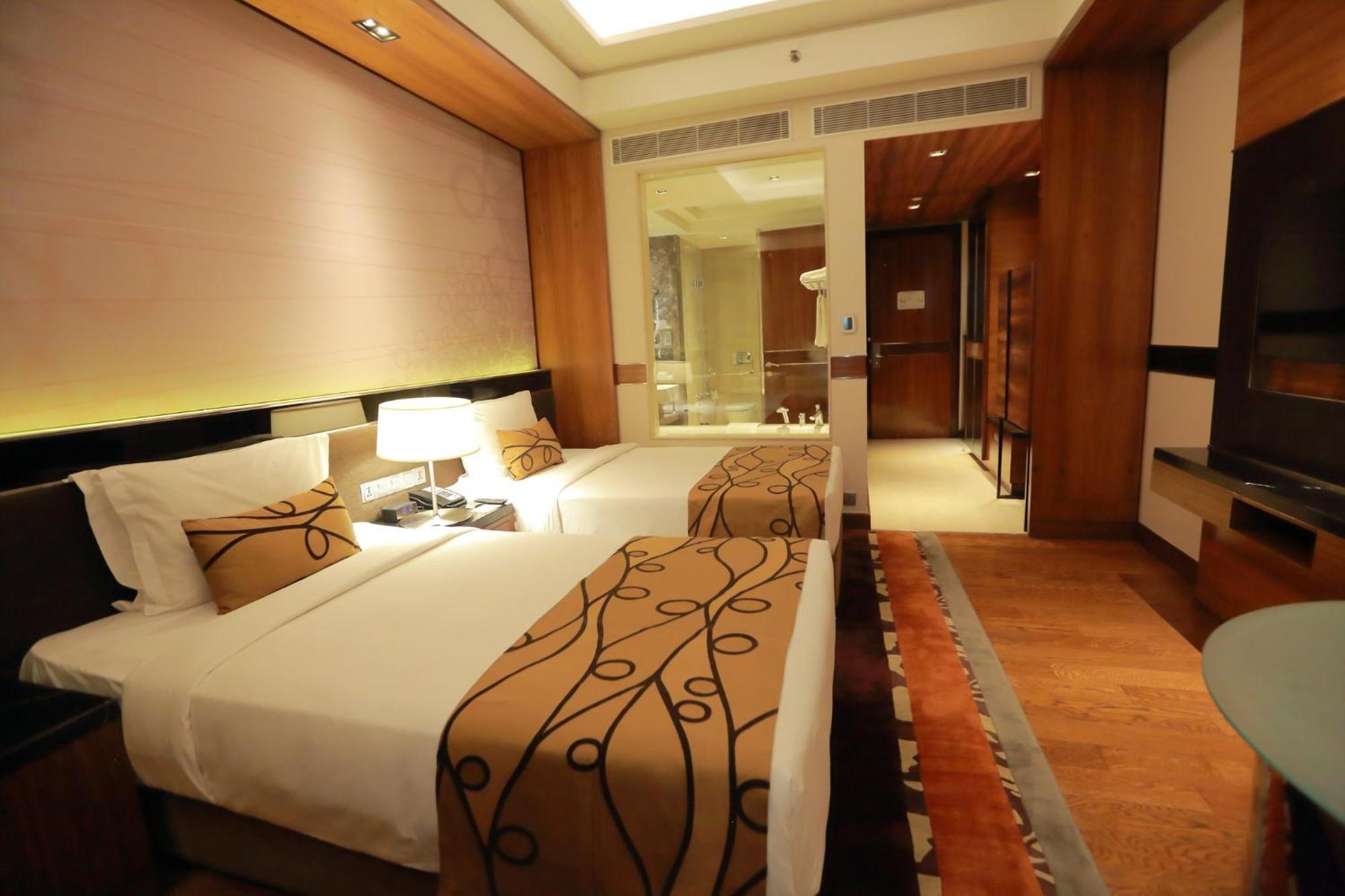 Hotel Crowne Plaza New Delhi Rohini By Ihg Exterior foto